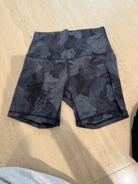 lululemon athletica High-Rise Black Swirl Print Bike Shorts